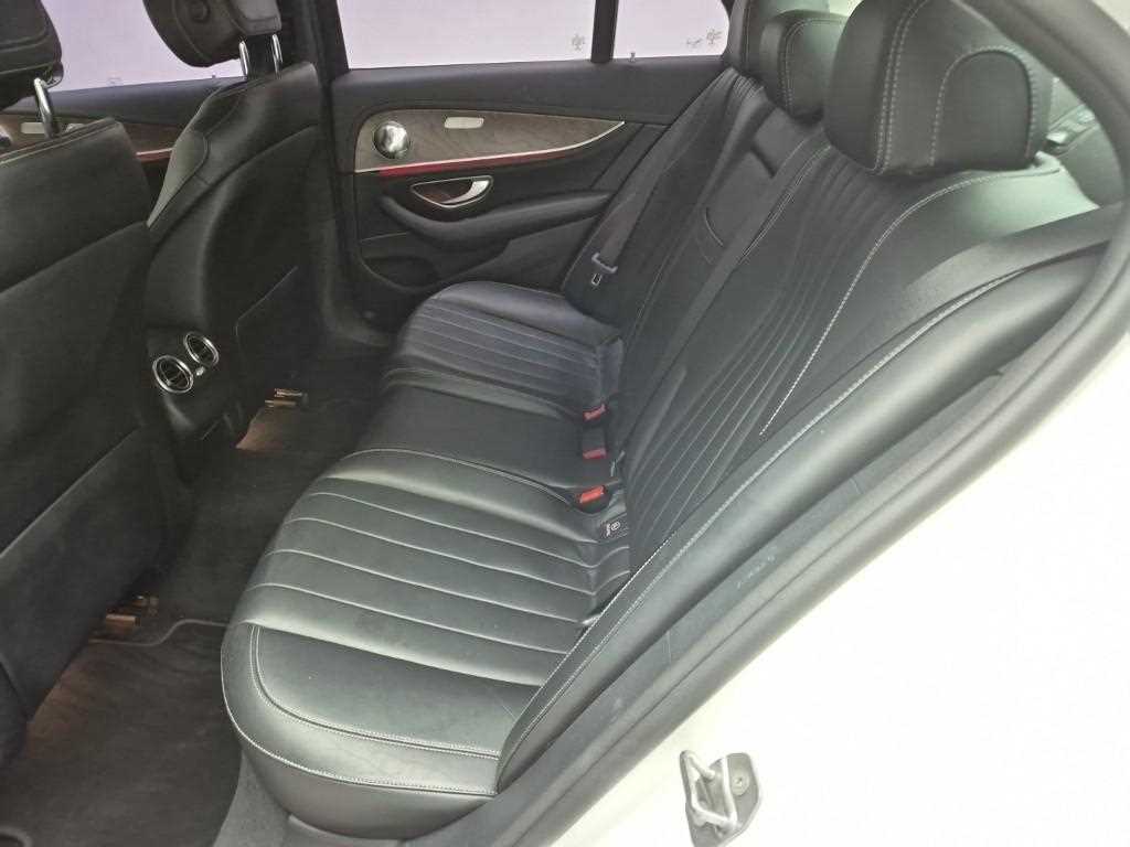 Mercedes Benz E class - Vista 12