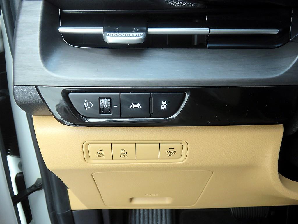 KIA Carnival - Vista 11