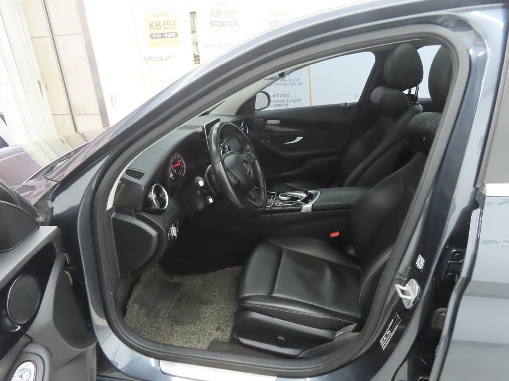 Mercedes Benz C Class - Vista 5