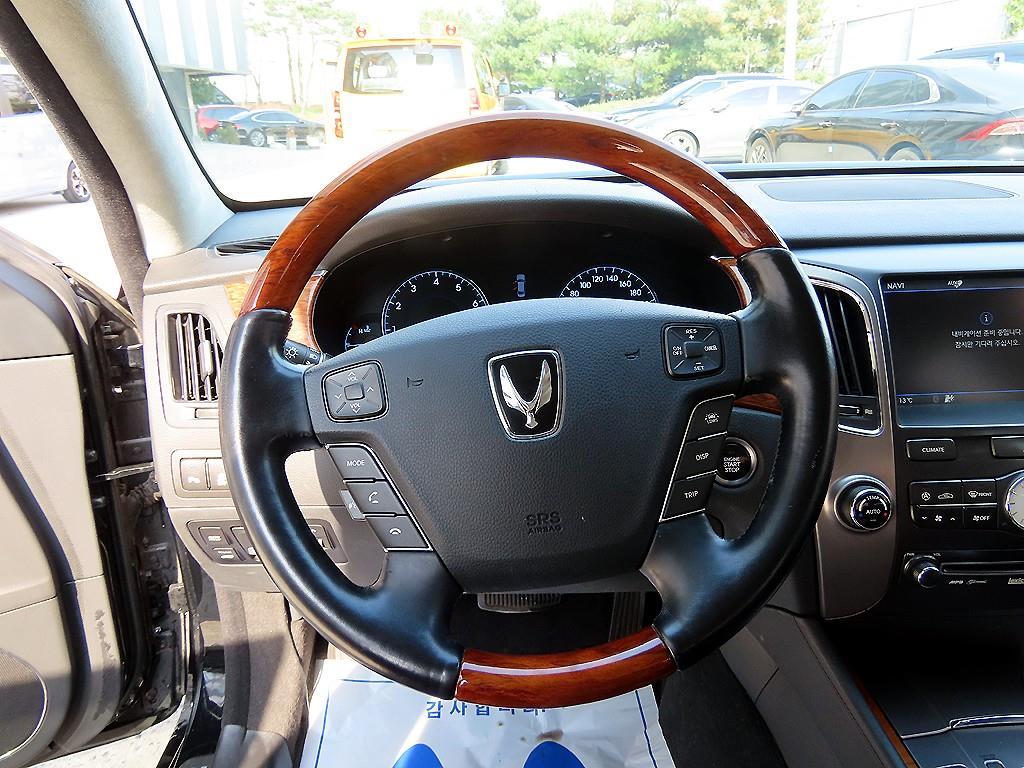 HYUNDAI Equus - Vista 8