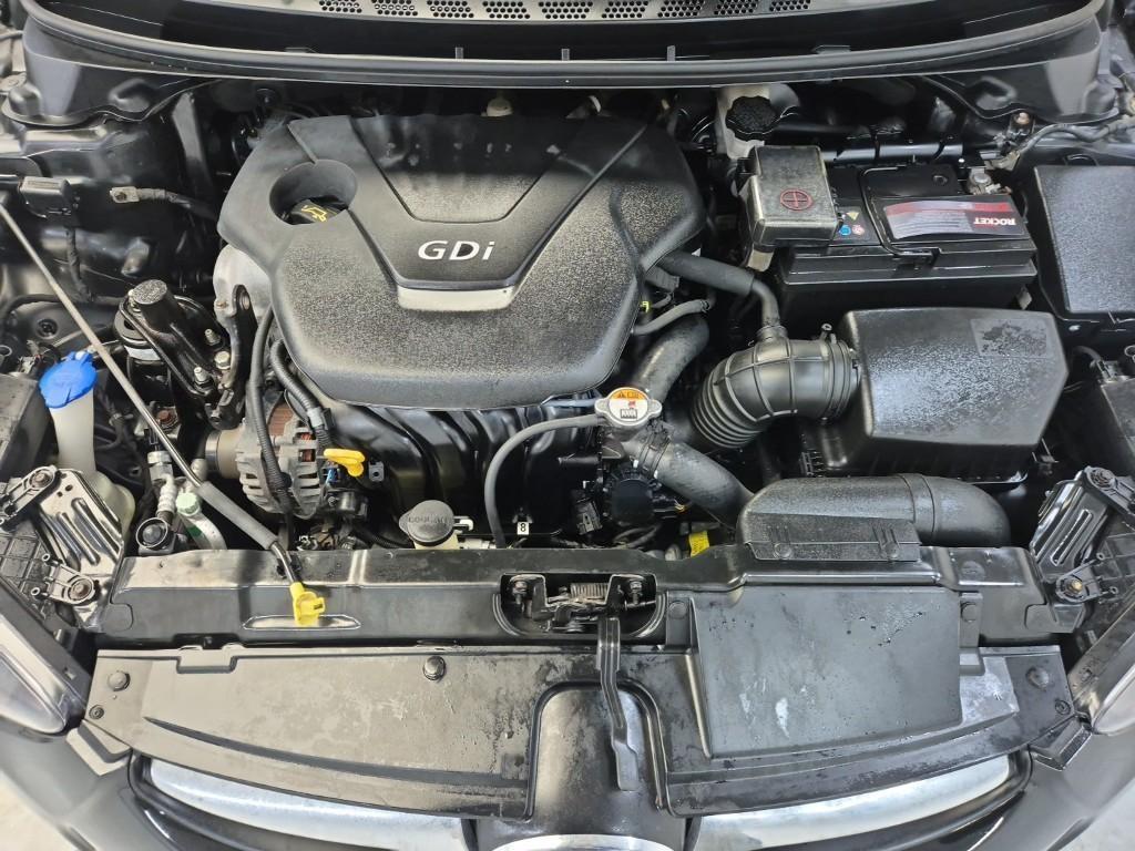 HYUNDAI Avante - Vista 5