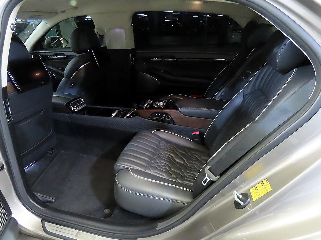 Genesis G90 - Vista 7