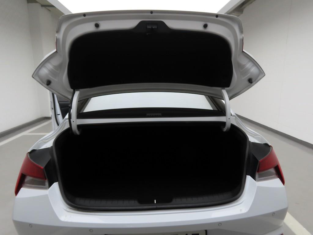 HYUNDAI Avante - Vista 5