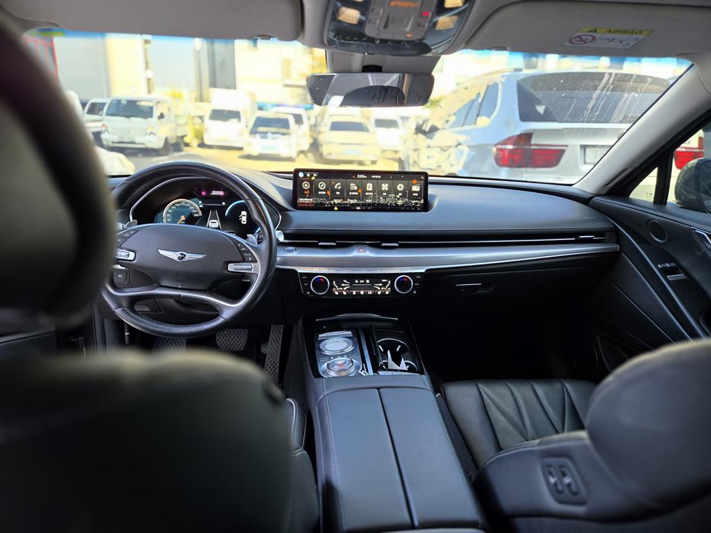 Genesis G80 - Vista 10