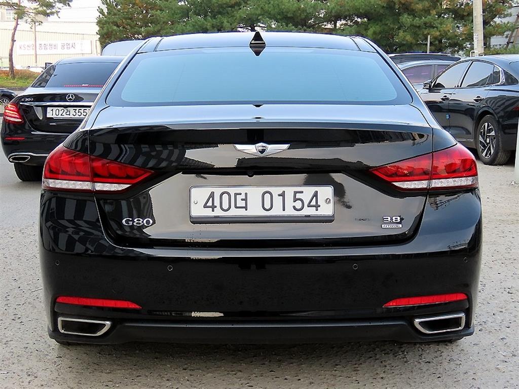 HYUNDAI Genesis - Vista 4