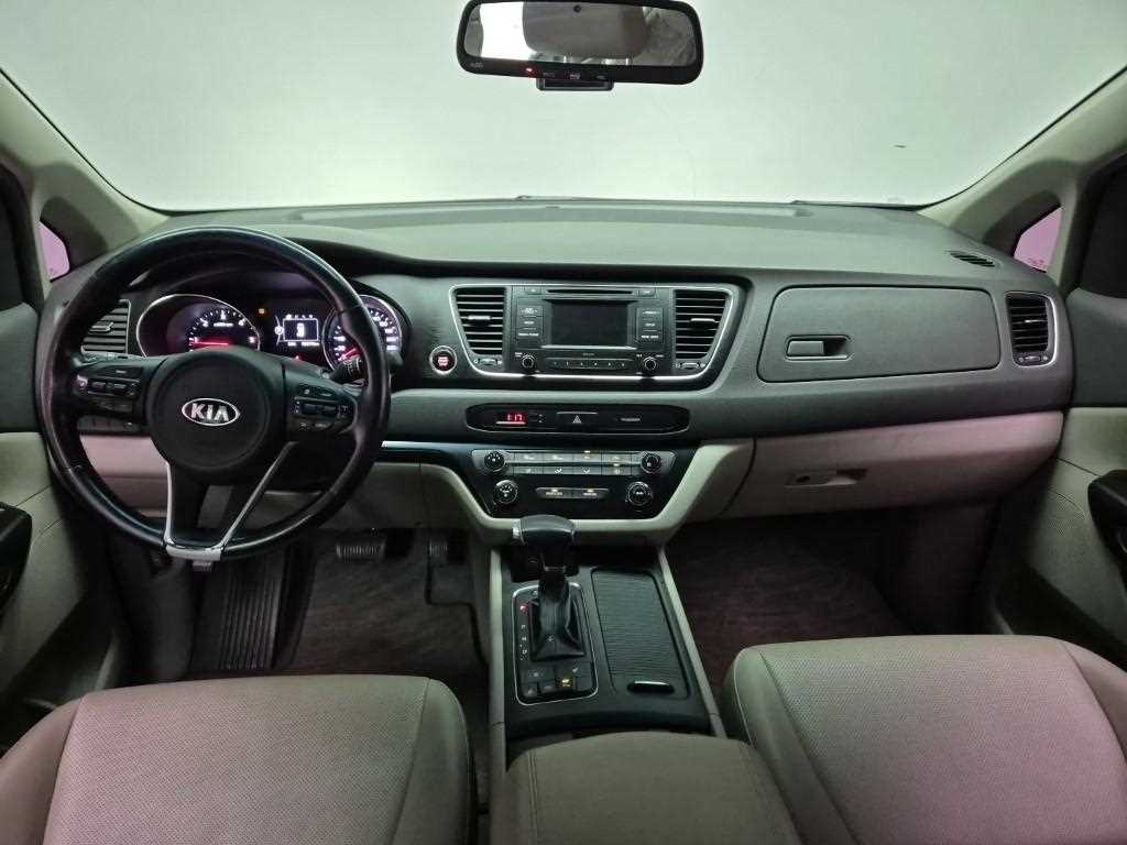 KIA Carnival - Vista 8