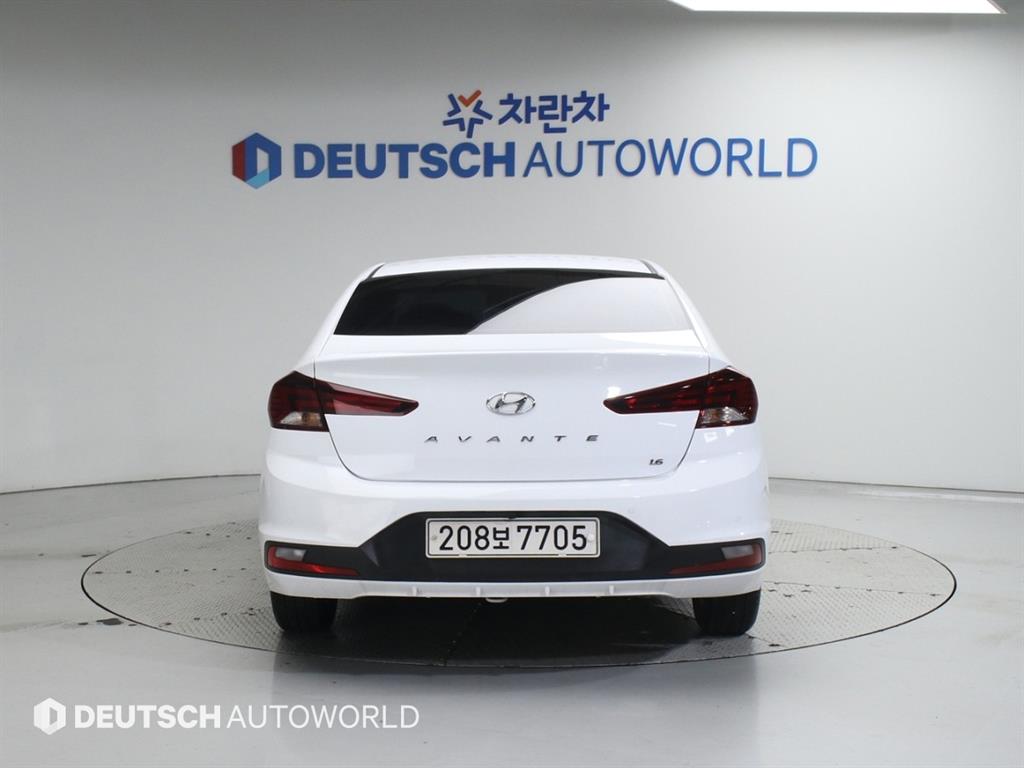 HYUNDAI Avante - Vista 4