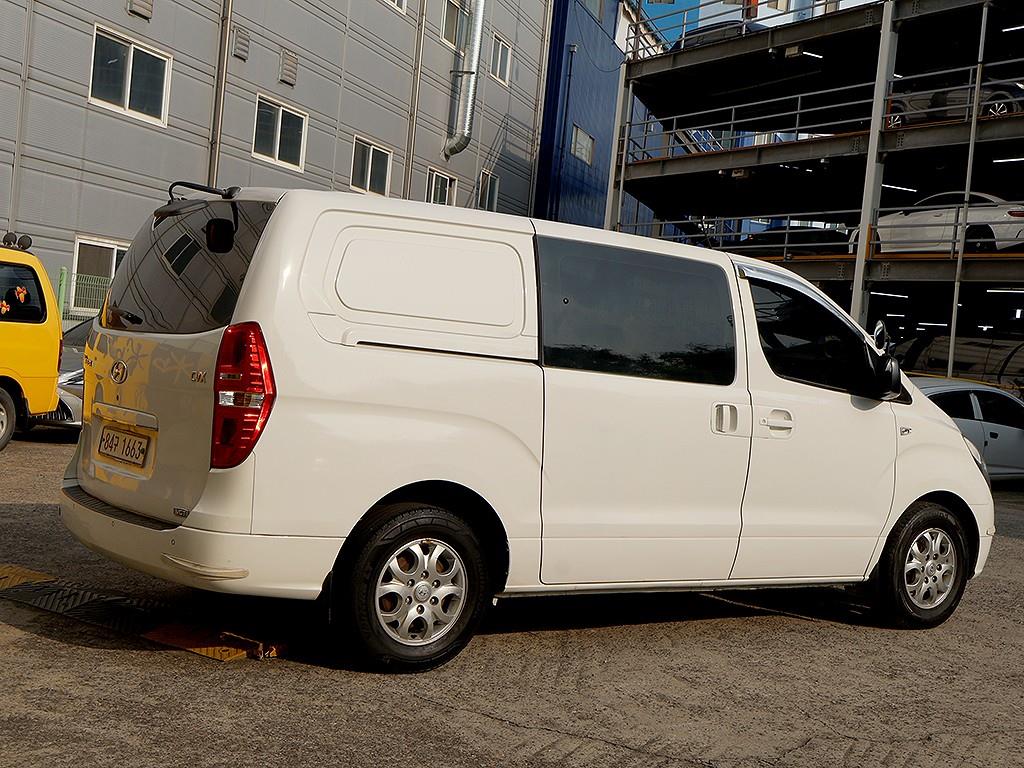 HYUNDAI Starex - Vista 7