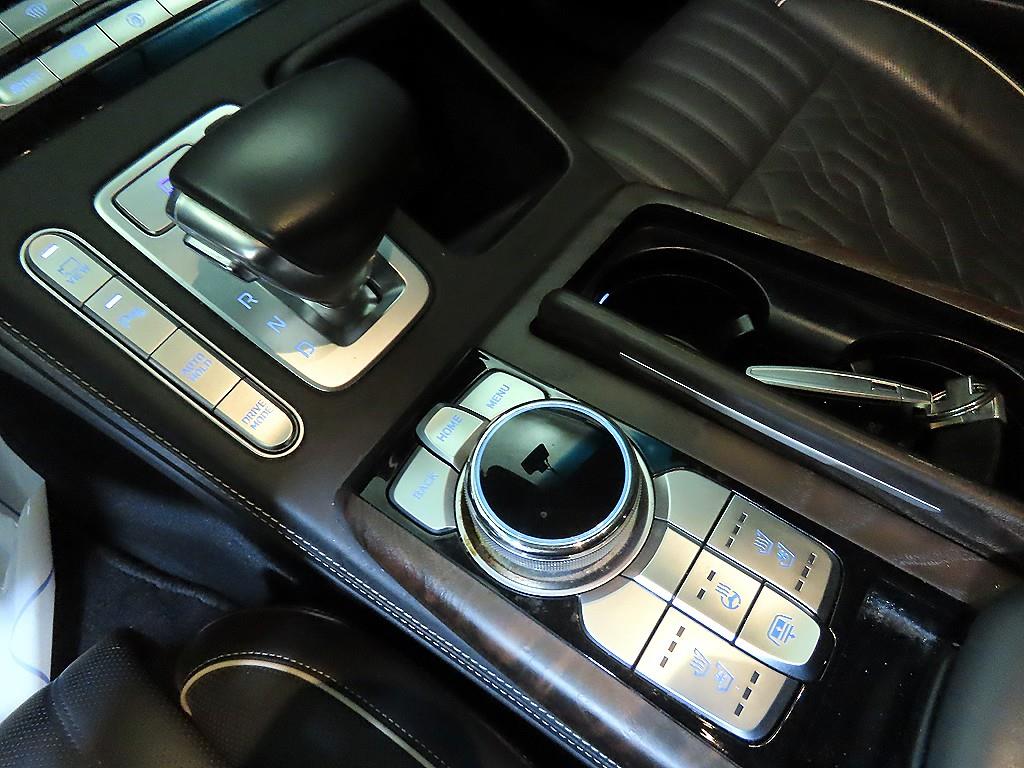 Genesis G90 - Vista 12