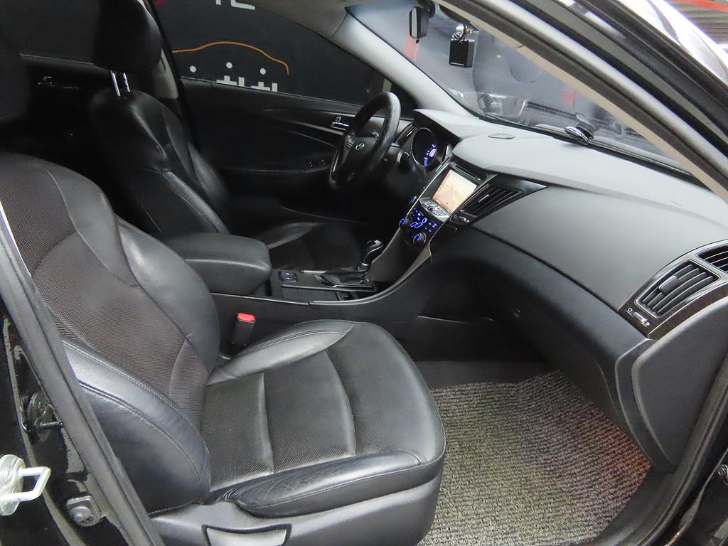 HYUNDAI Sonata - Vista 11