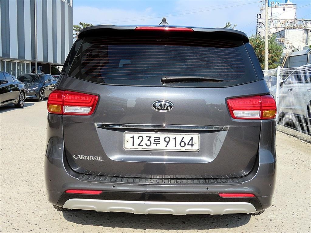KIA Carnival - Vista 4