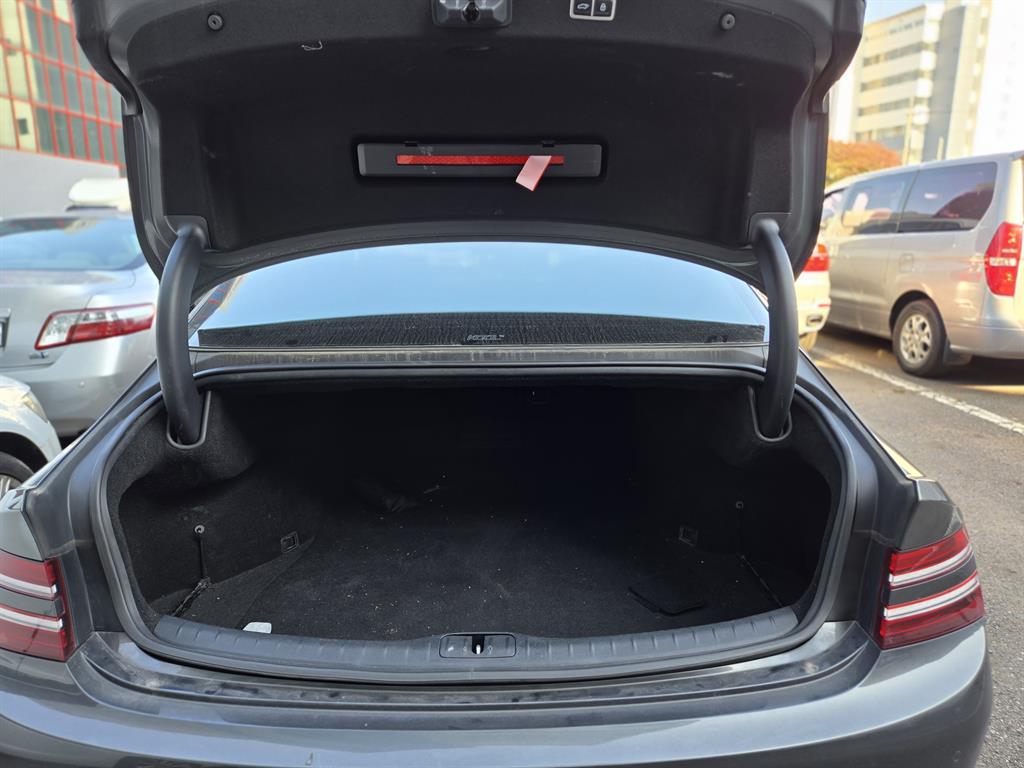 Genesis G80 - Vista 9