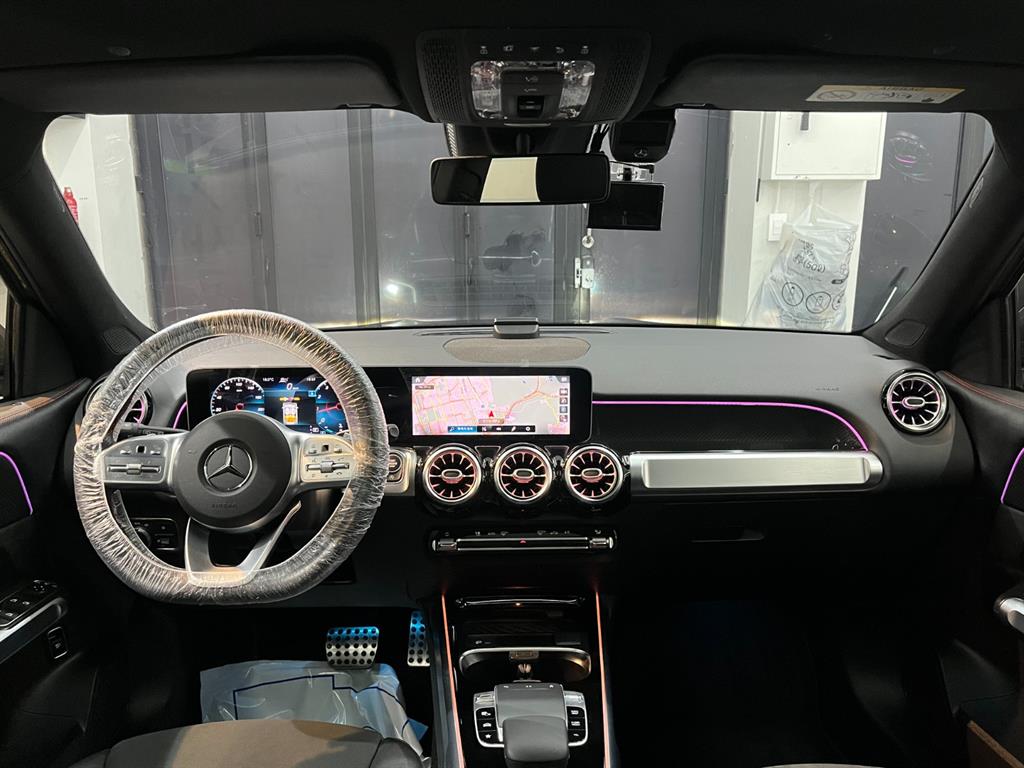 Mercedes Benz GLB Class - Vista 8