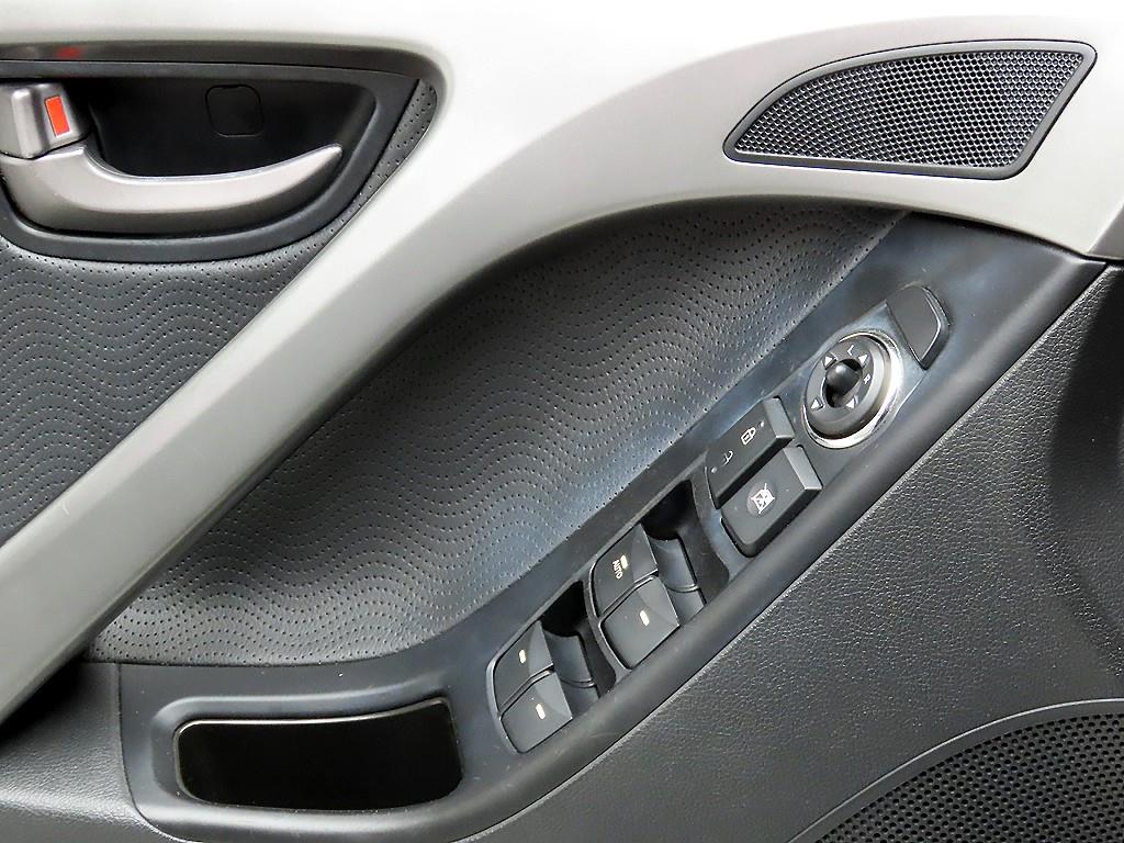 HYUNDAI Avante - Vista 11