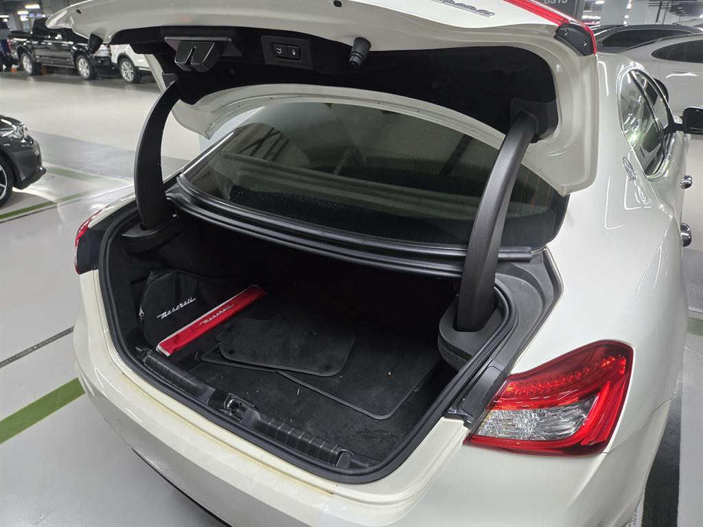 Maserati Ghibli 2019 Blanco - Importación desde Corea - HF Imports Iquique - Foto 15