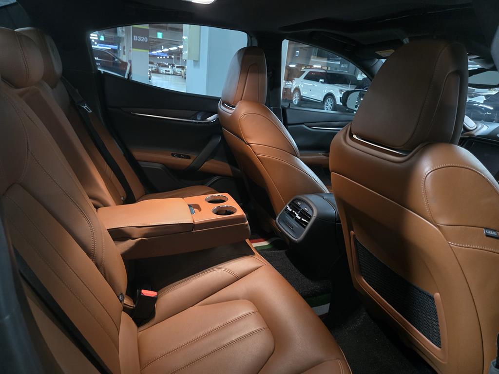 Maserati Ghibli - Vista 11