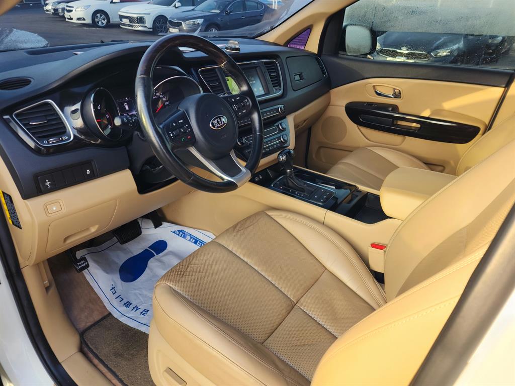 KIA Carnival - Vista 7