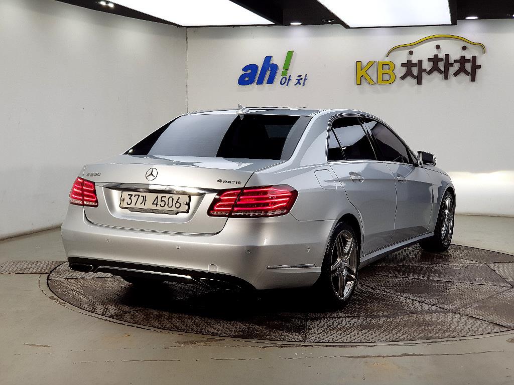 Mercedes Benz E class - Vista 4