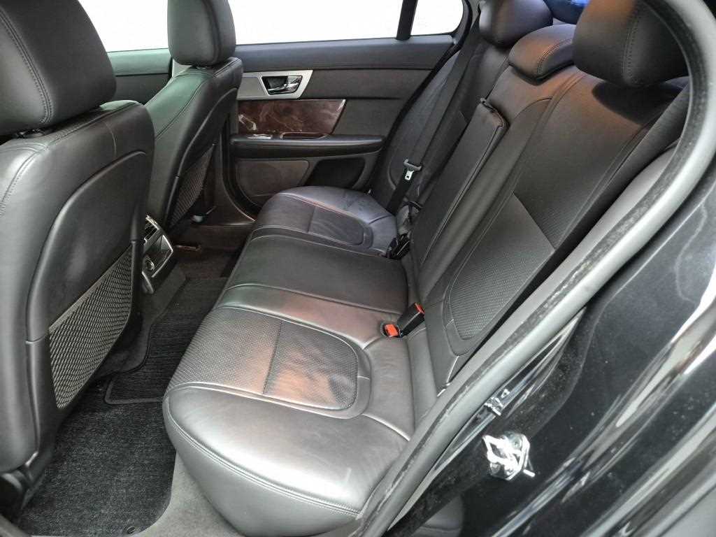 Jaguar XF - Vista 12