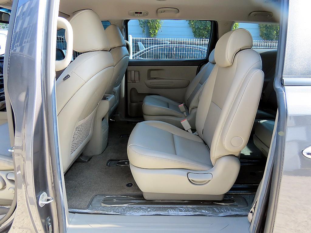 KIA Carnival - Vista 6