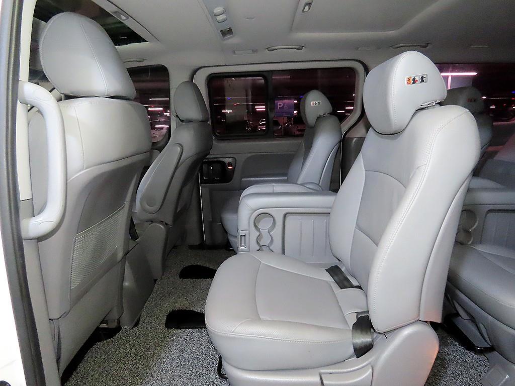 HYUNDAI Starex - Vista 7