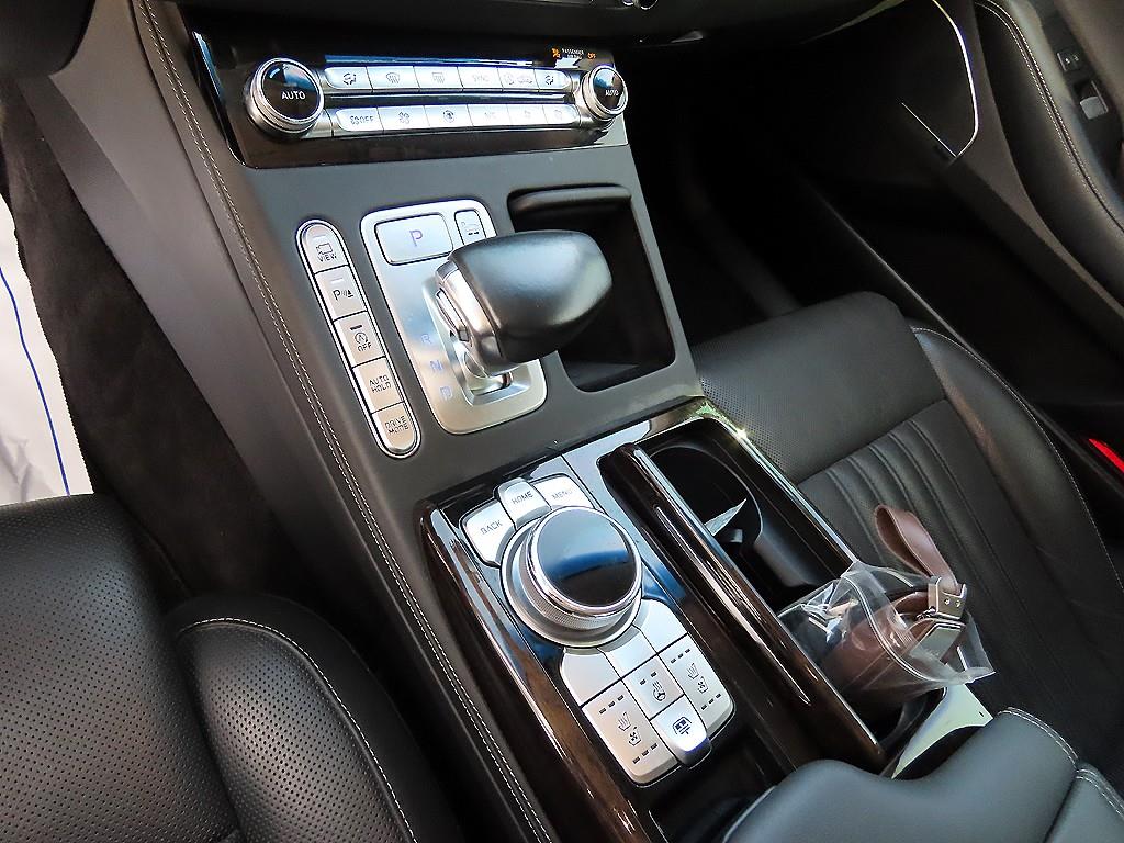 Genesis G90 - Vista 11