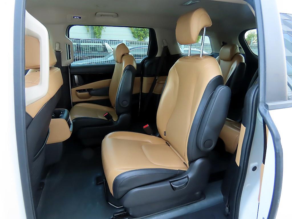 KIA Carnival - Vista 6