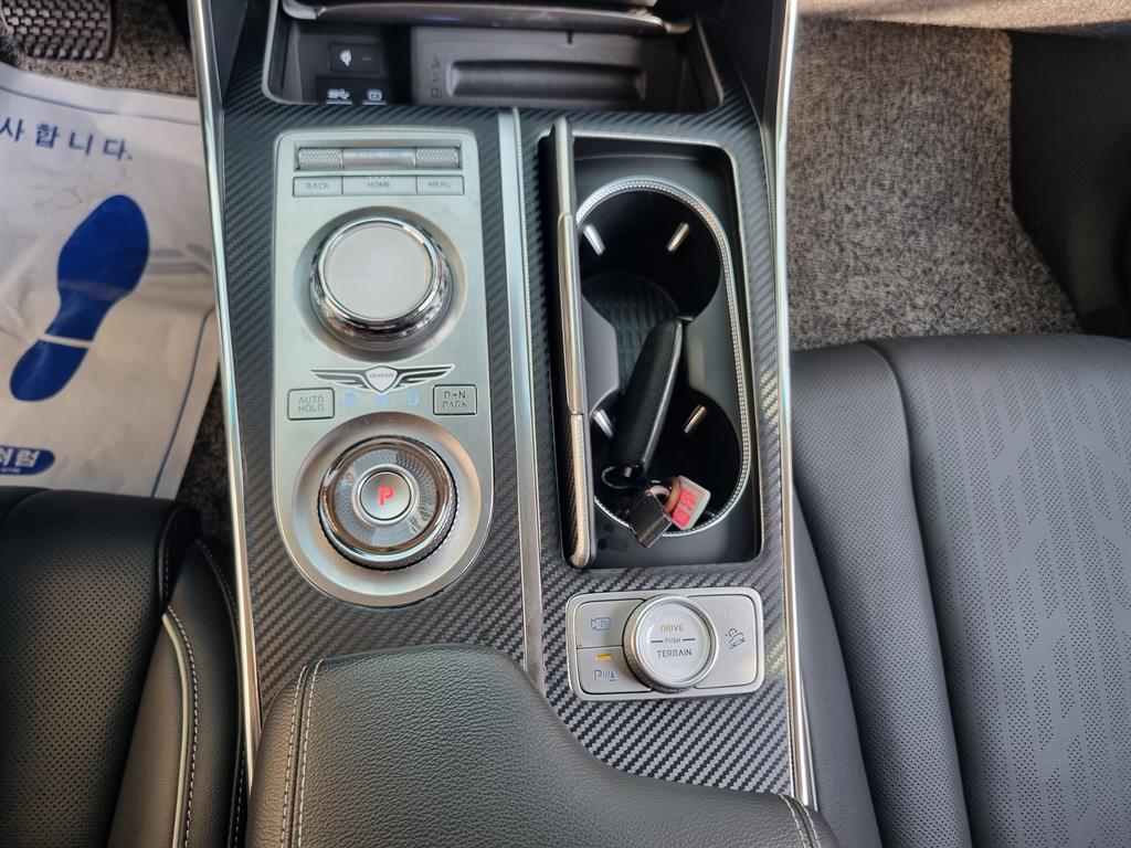 Genesis GV80 - Vista 7