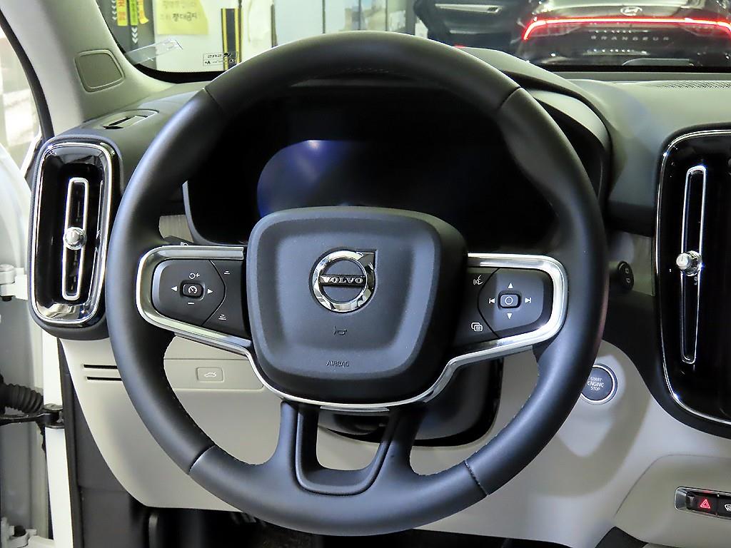 Volvo XC40 - Vista 8