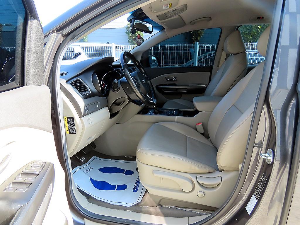 KIA Carnival - Vista 5