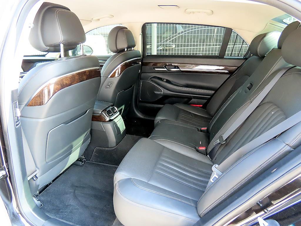 Genesis G90 - Vista 6