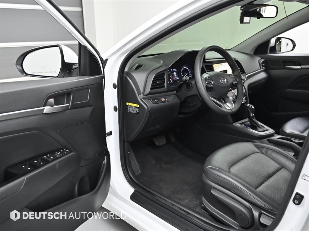 HYUNDAI Avante - Vista 11