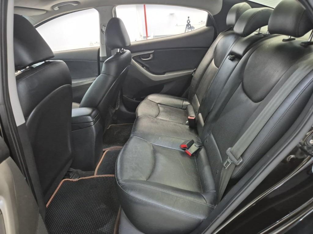 HYUNDAI Avante - Vista 12