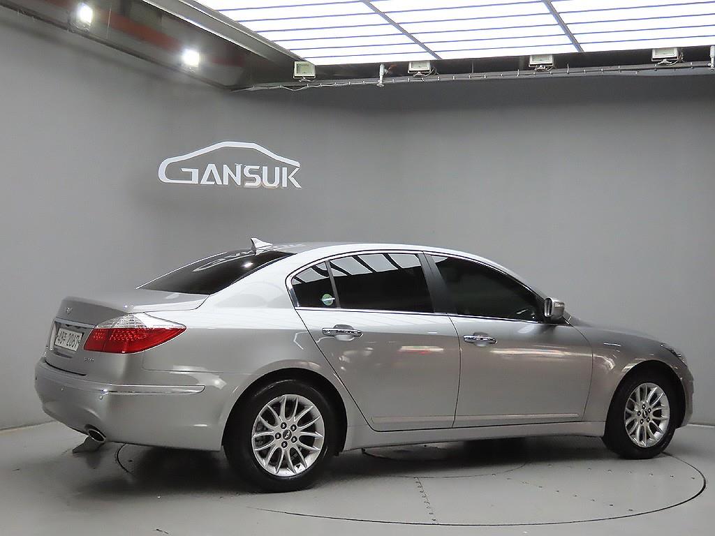 HYUNDAI Genesis - Vista 7