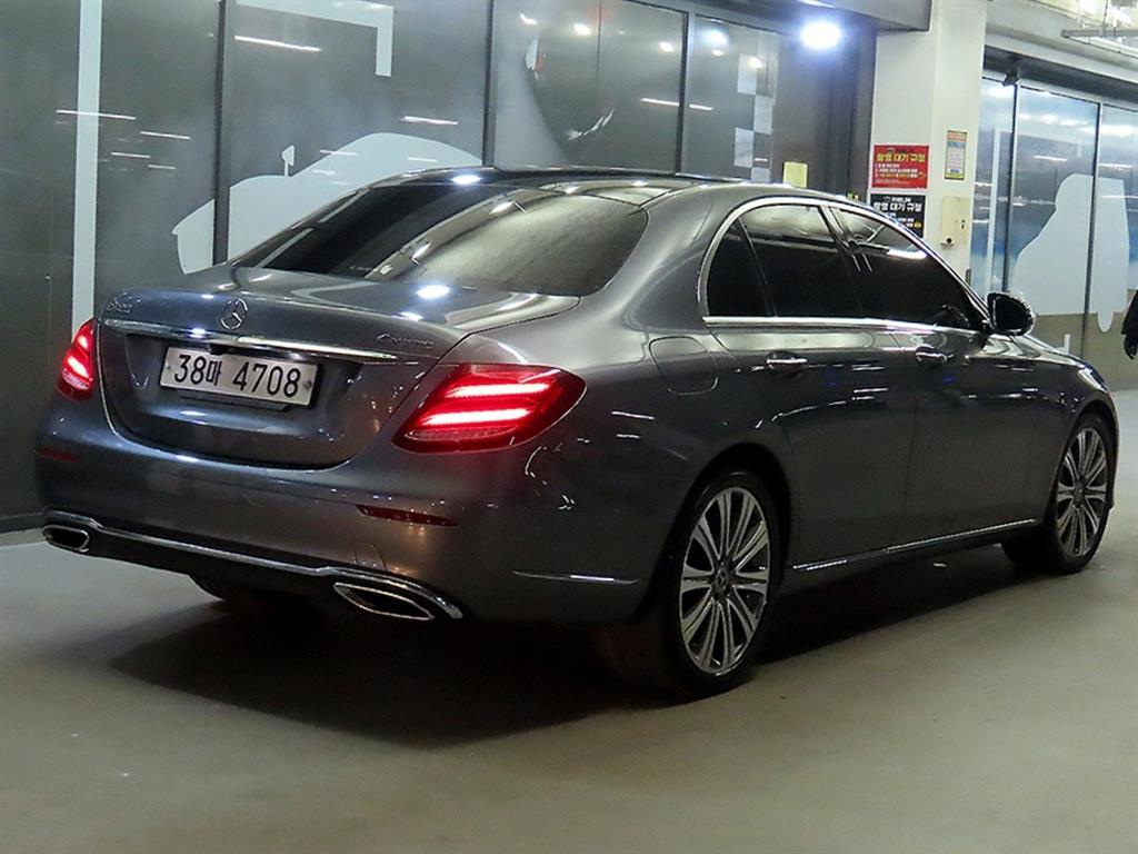 Mercedes Benz E class - Vista 4