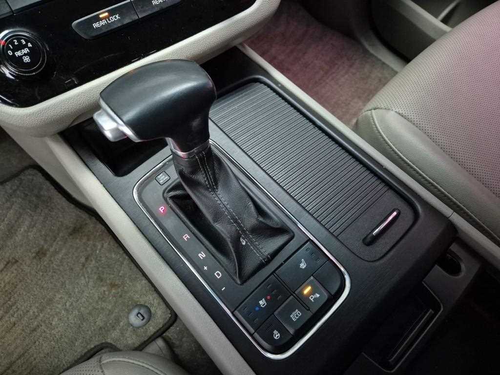 KIA Carnival - Vista 11