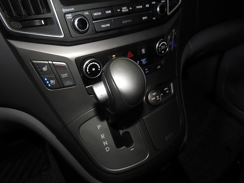 HYUNDAI Starex - Vista 12