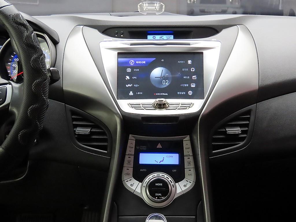 HYUNDAI Avante - Vista 9