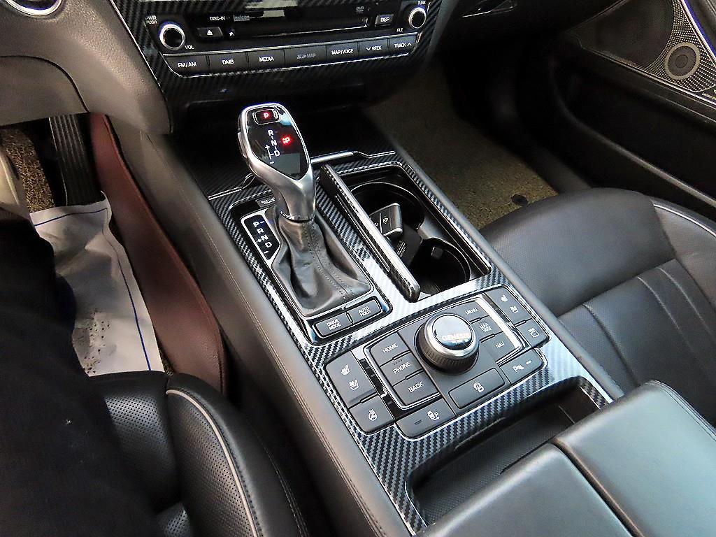 HYUNDAI Genesis - Vista 11