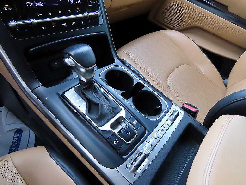 KIA Carnival - Vista 11