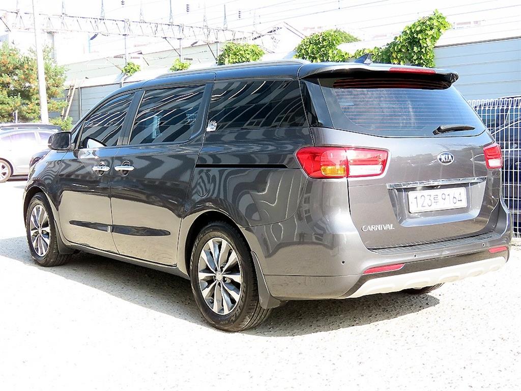 KIA Carnival - Vista 3