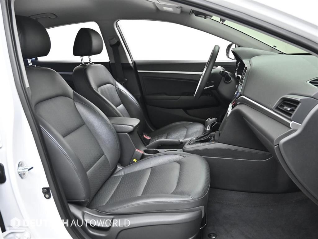 HYUNDAI Avante - Vista 10