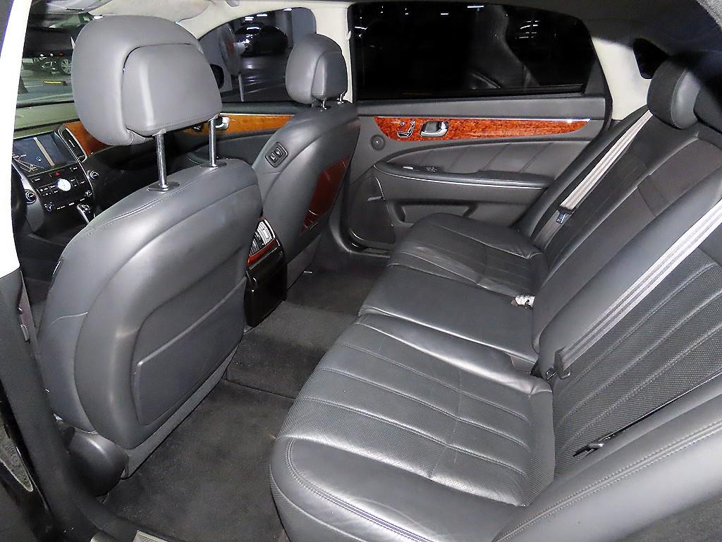 HYUNDAI Equus - Vista 7