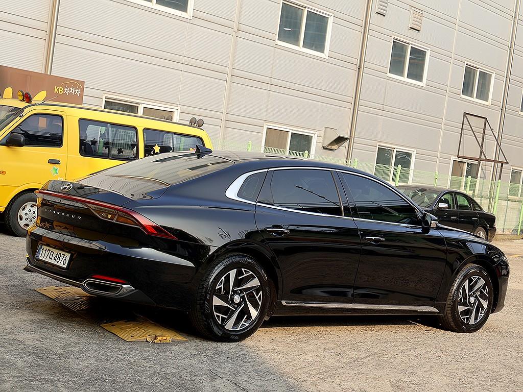 HYUNDAI Grandeur - Vista 7