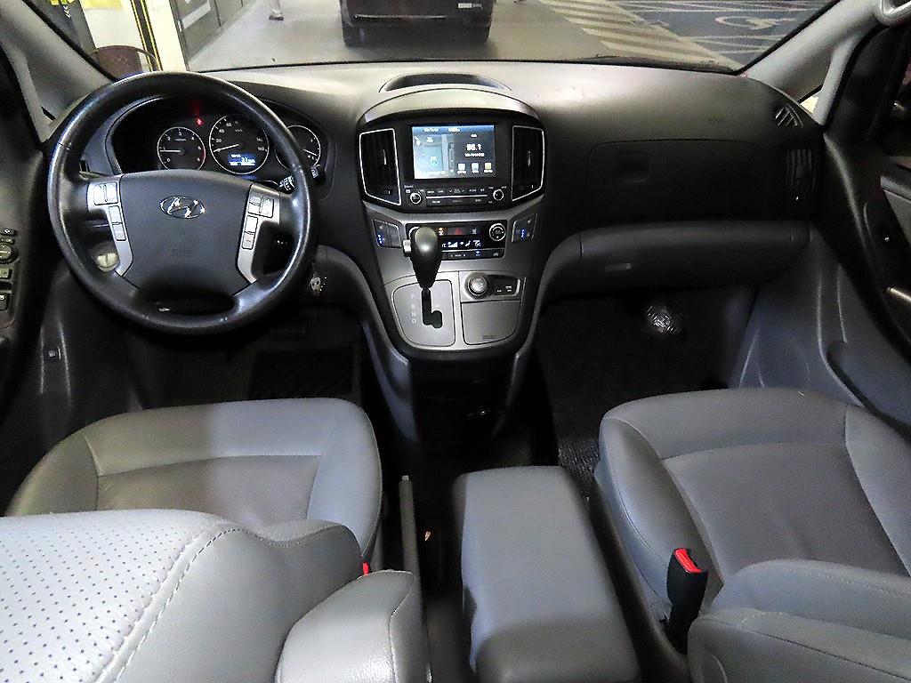 HYUNDAI Starex - Vista 10