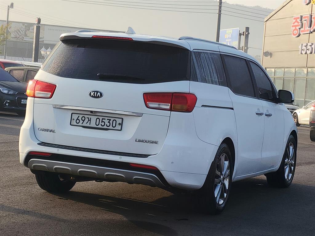 KIA Carnival - Vista 4