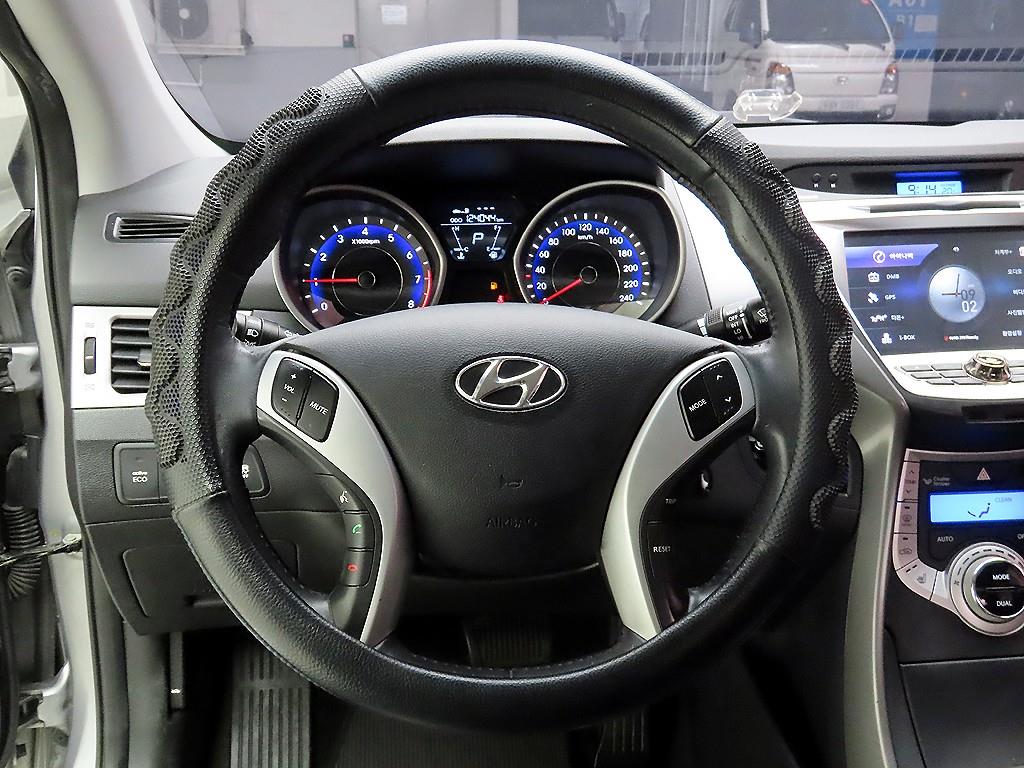 HYUNDAI Avante - Vista 7