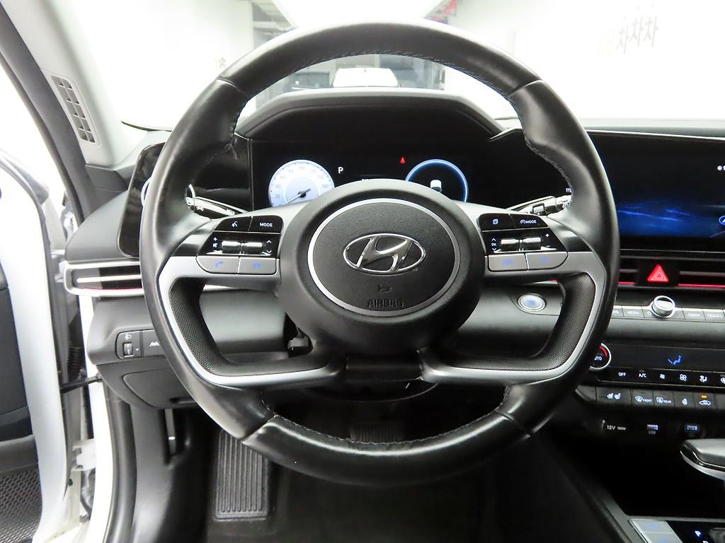 HYUNDAI Avante - Vista 8