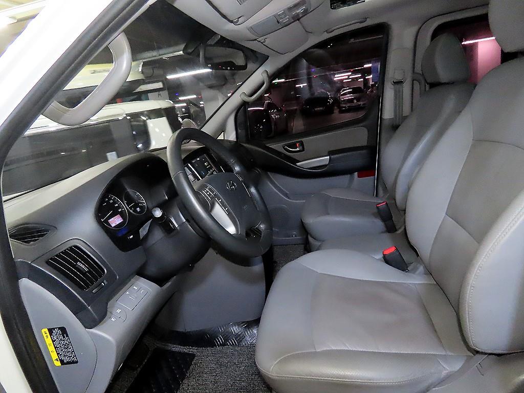 HYUNDAI Starex - Vista 6