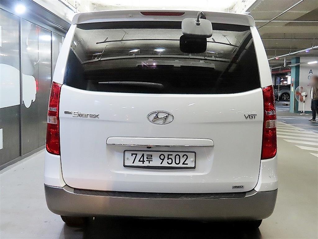 HYUNDAI Starex - Vista 5